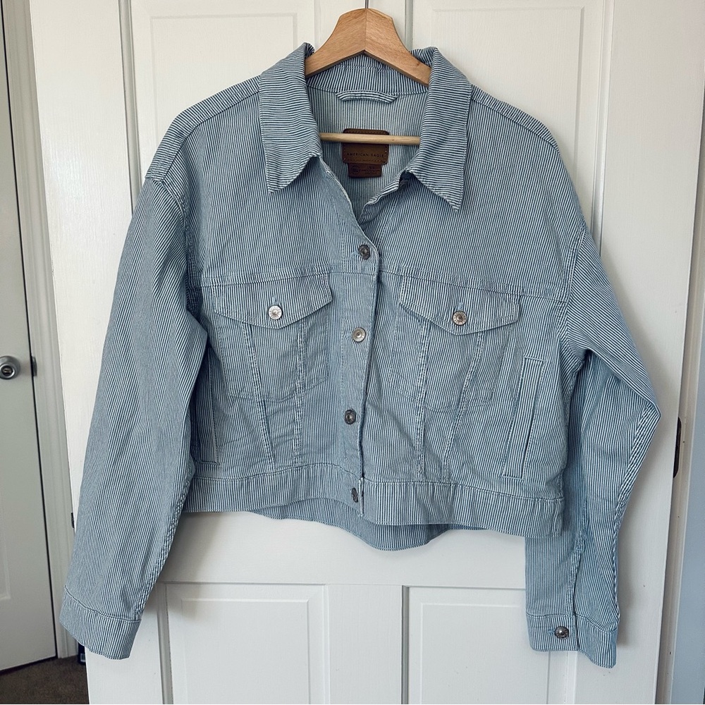 NEW! American Eagle Pinstriped Denim Cropped Jean Jacket Railroad Stripe Size L
